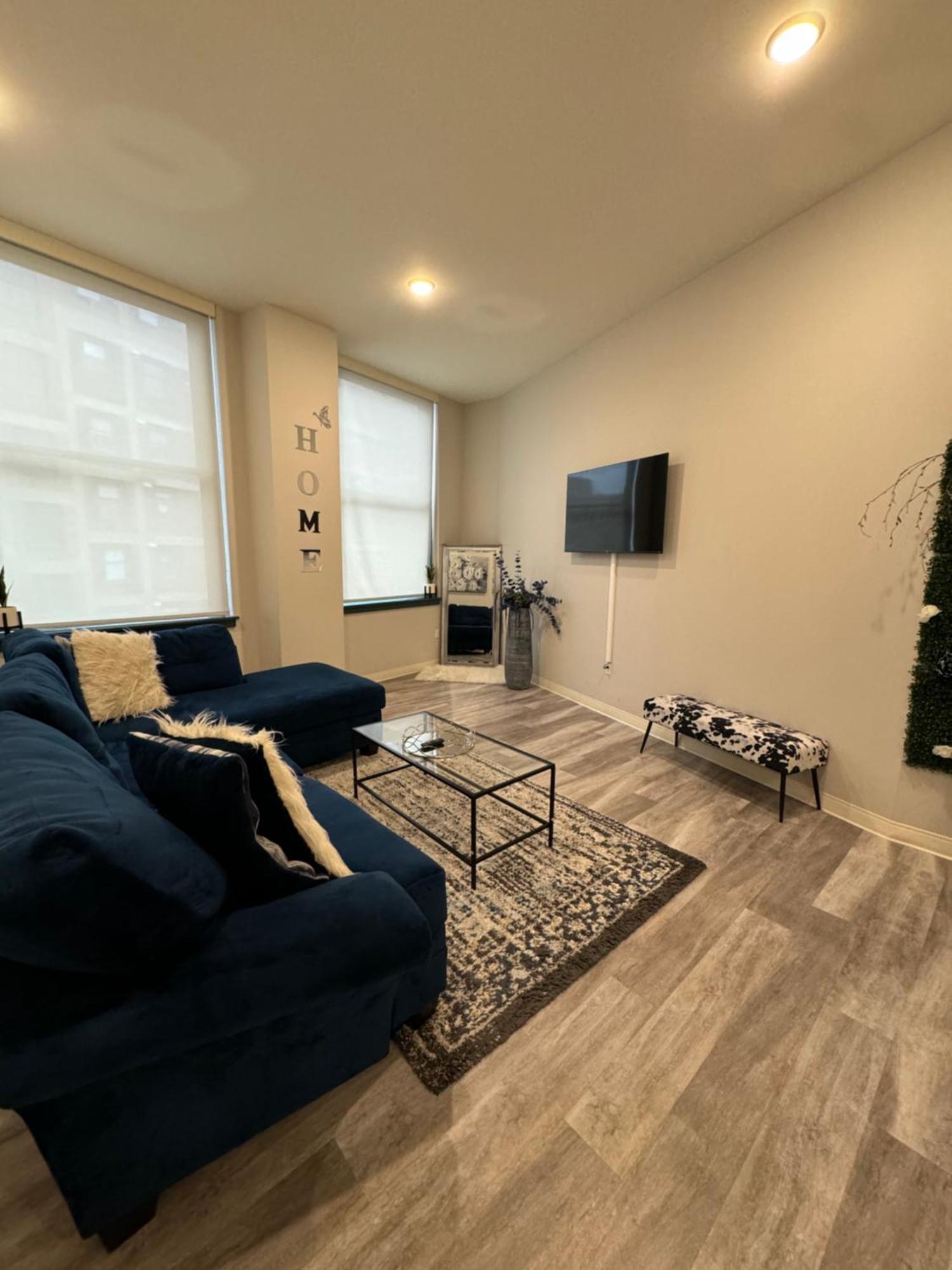 Beautiful Condo/Rooftop Patio With Free Parking Кливленд Экстерьер фото