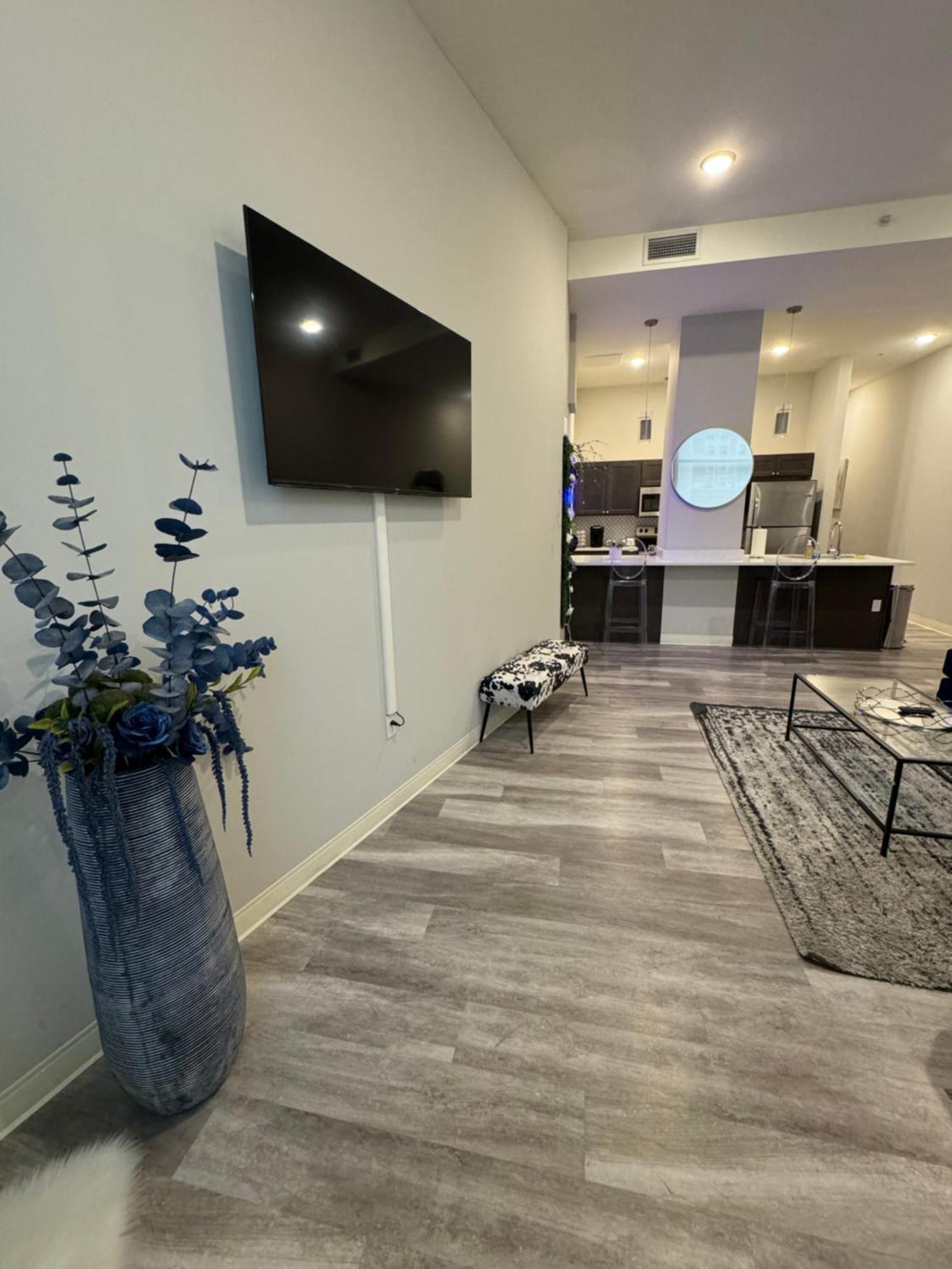 Beautiful Condo/Rooftop Patio With Free Parking Кливленд Экстерьер фото