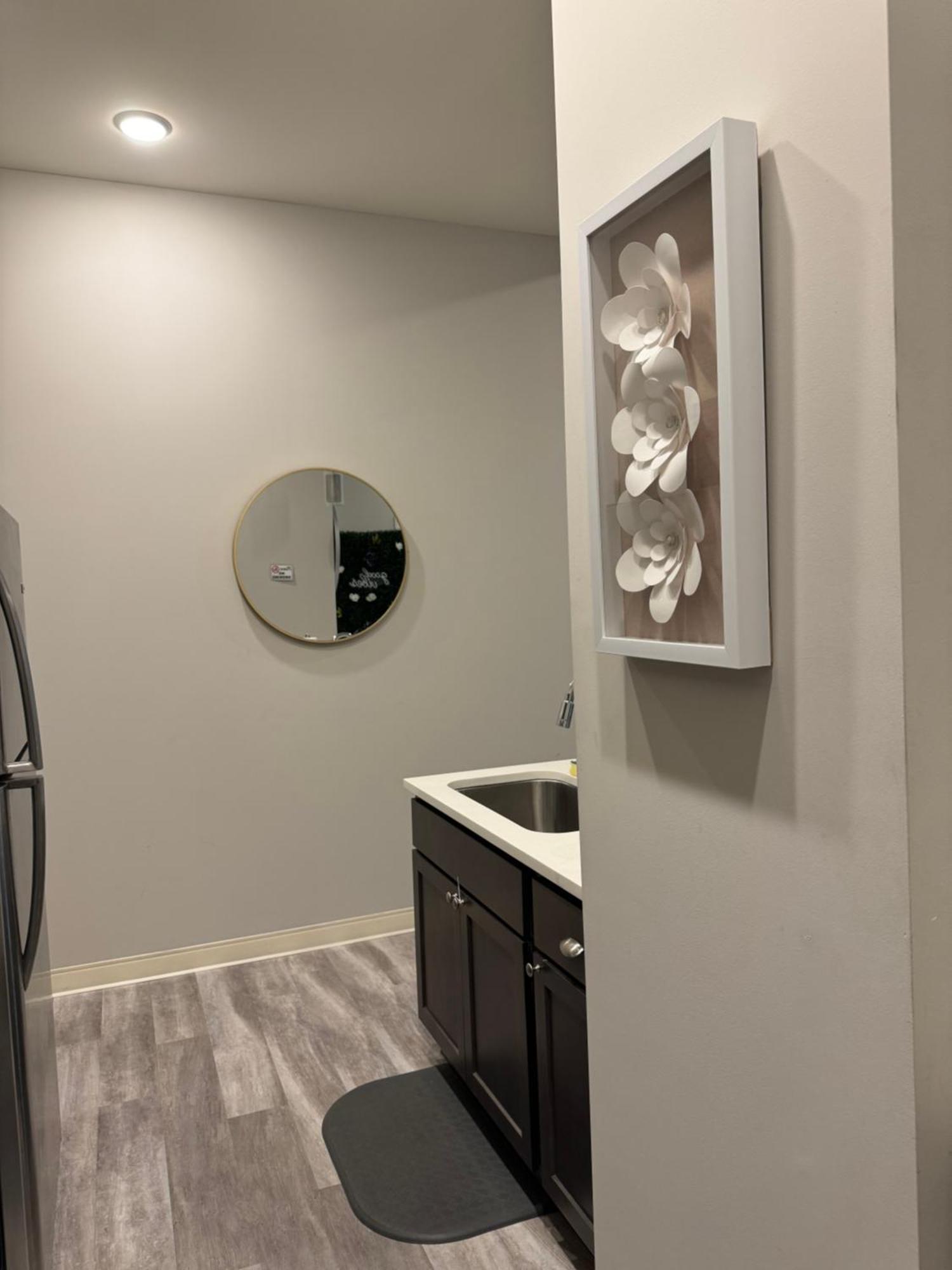 Beautiful Condo/Rooftop Patio With Free Parking Кливленд Экстерьер фото